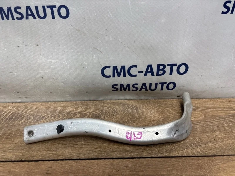 Кронштейн крыла Audi A8 2014 4H0821260C D4 4.0 CTG, передний правый