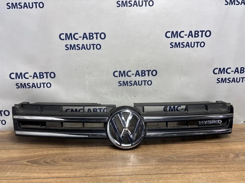 Решетка радиатора Volkswagen Touareg 7P6853651A NF 3.0 CGEA