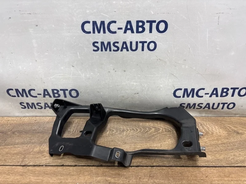 Кронштейн фары Volkswagen Touareg 7P6806509 NF 3.0 CGEA, передний левый