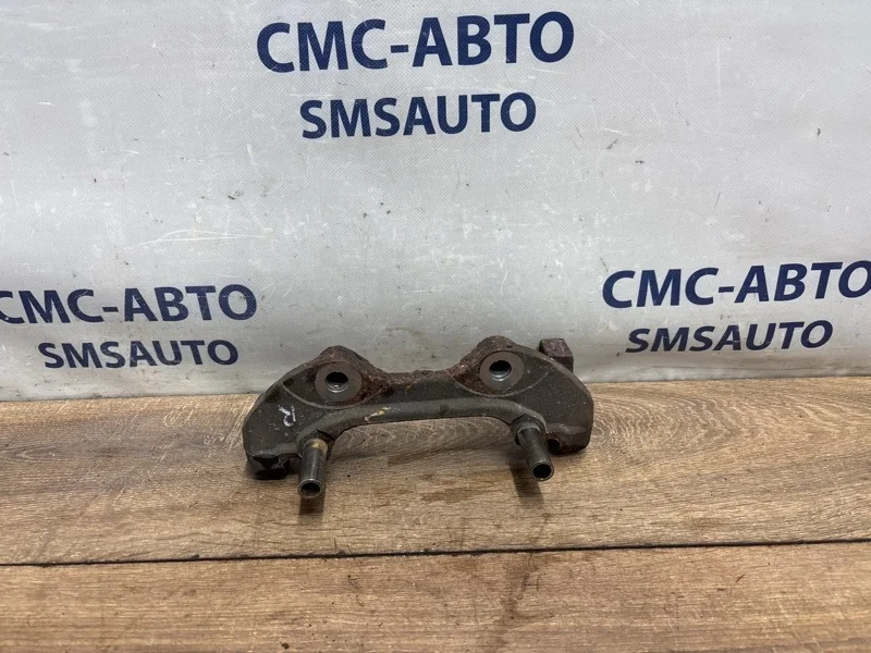 Скоба суппорта Mercedes-Benz ML 2010 A1644210906 W164 642.820, передняя правая