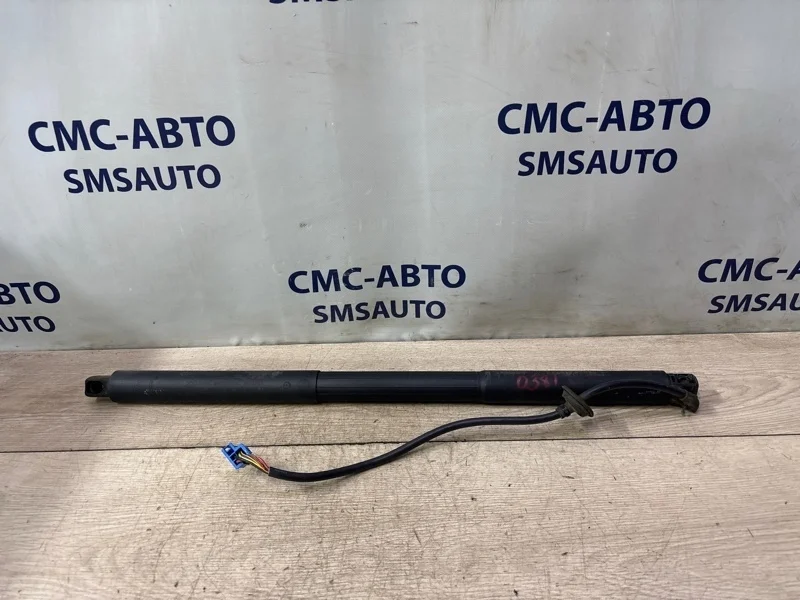 Амортизатор багажника Mercedes-Benz ML 2012 A1668900000 W166 642.826, правый