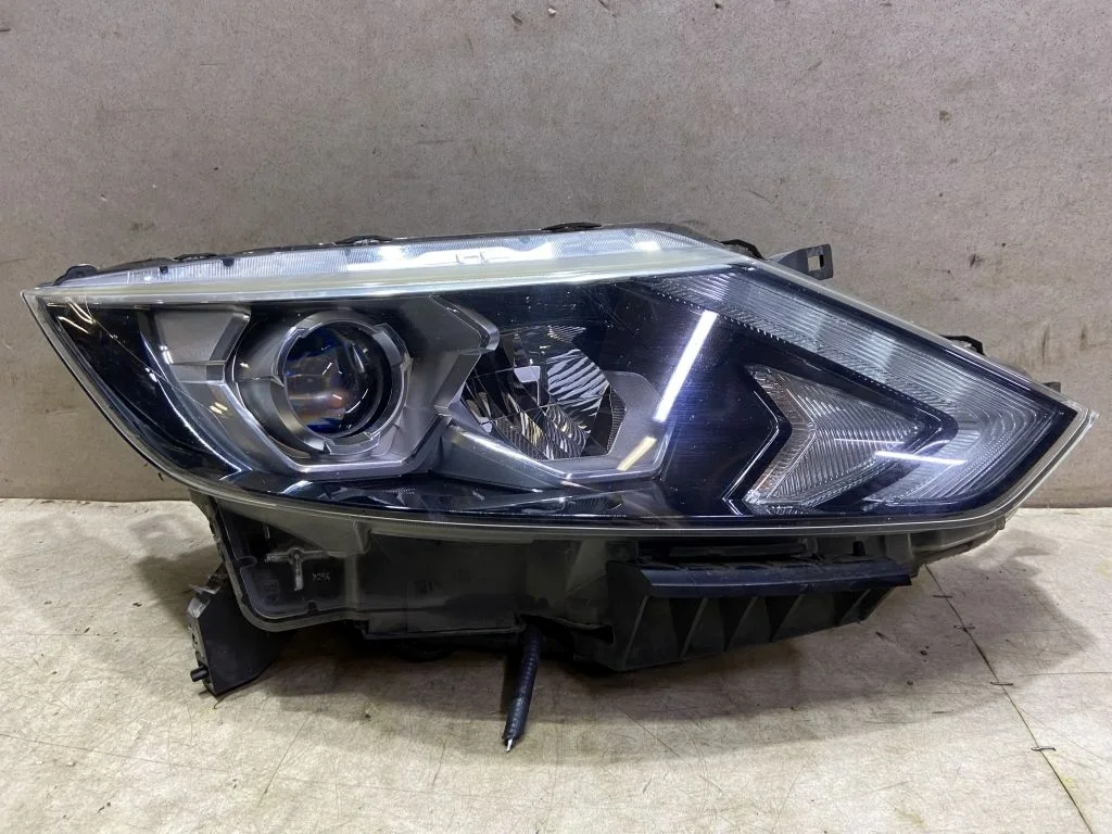 Фара правая Nissan Qashqai J11 LED  2016