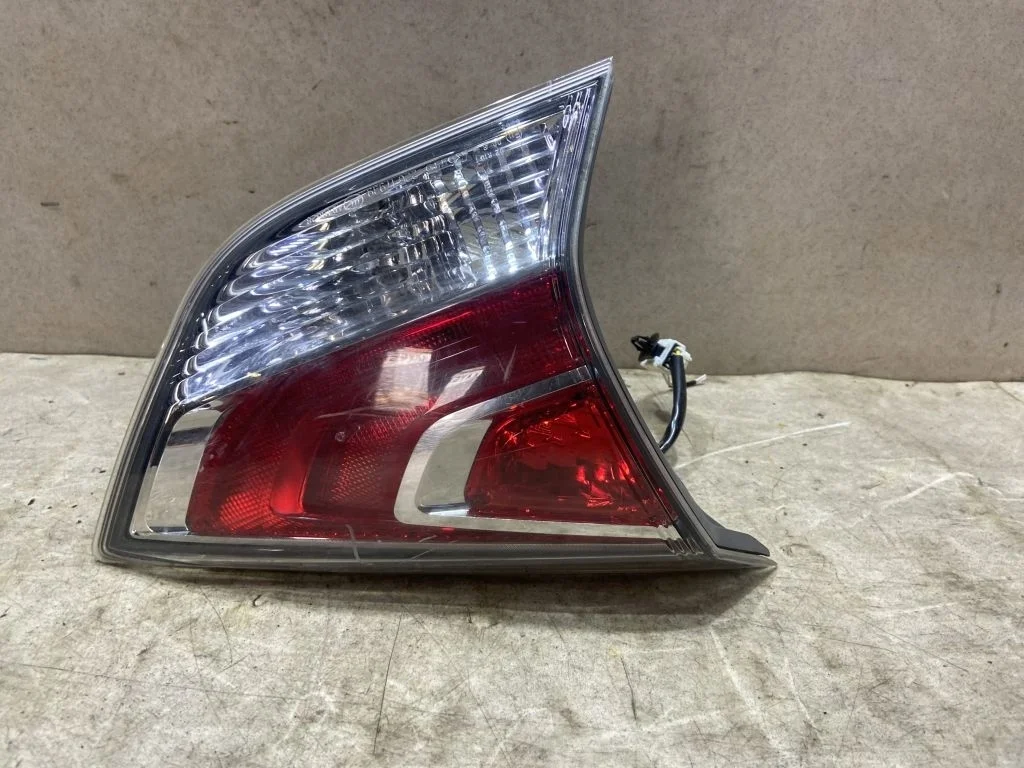 Фонарь левый внутренний Nissan X-Trail T32 Ниссан