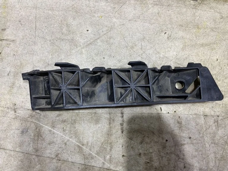 Кронштейн переднего бампера R Kia Sportage 4 QL