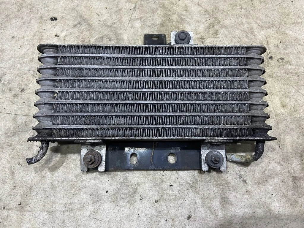 Радиатор масляный Nissan Qashqai J10 с дефектом