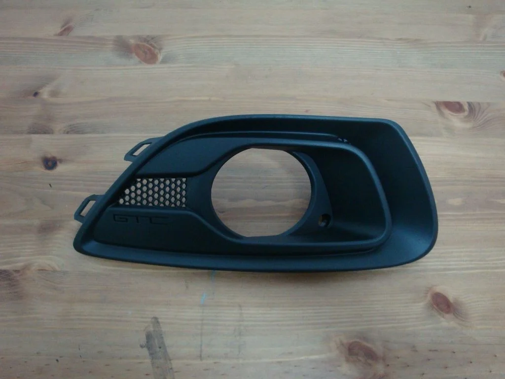 Решетка птф правая новая GM Опель Астра J GTC