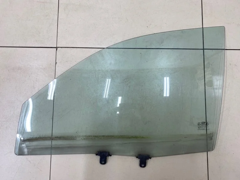 Стекло двери переднее левое Hyundai Sonata 4 EF