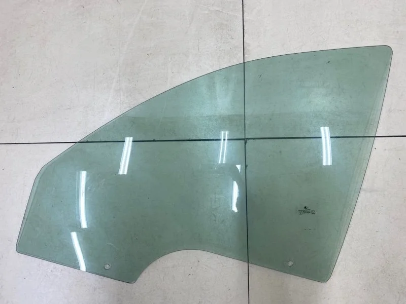 Стекло двери переднее левое Skoda Octavia A5 2011