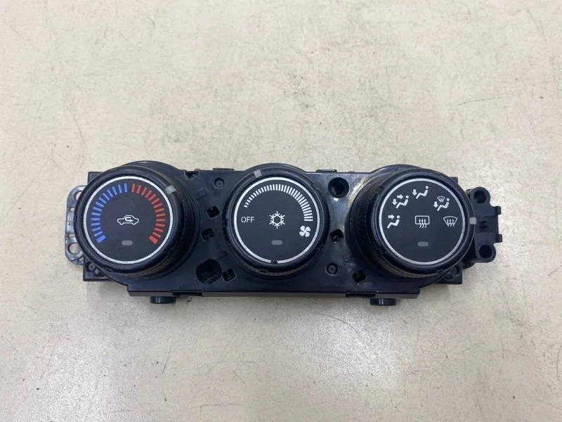 Блок управления отопителем Mitsubishi Lancer 10