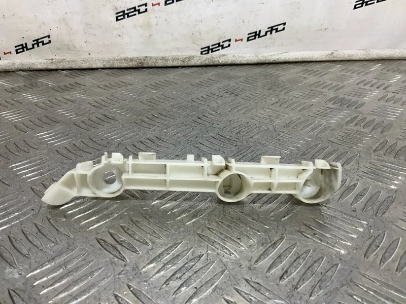 Крепление бампера Mitsubishi Outlander 2013 6400F879 3 4J12, переднее левое