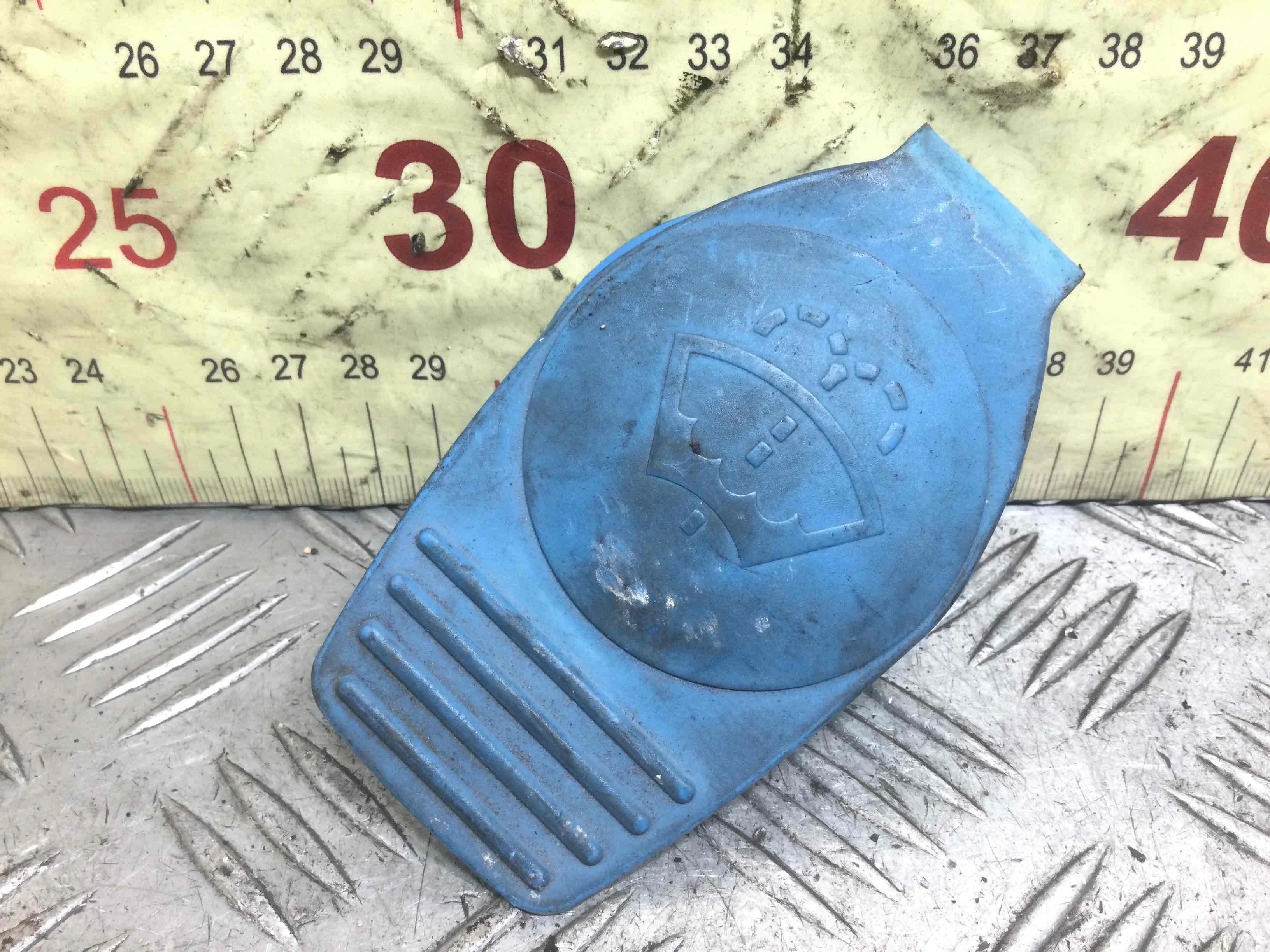 Крышка бачка омывателя Volkswagen Golf 4 поколение (1997-2004) бензин 1.6 i Механика Х/б