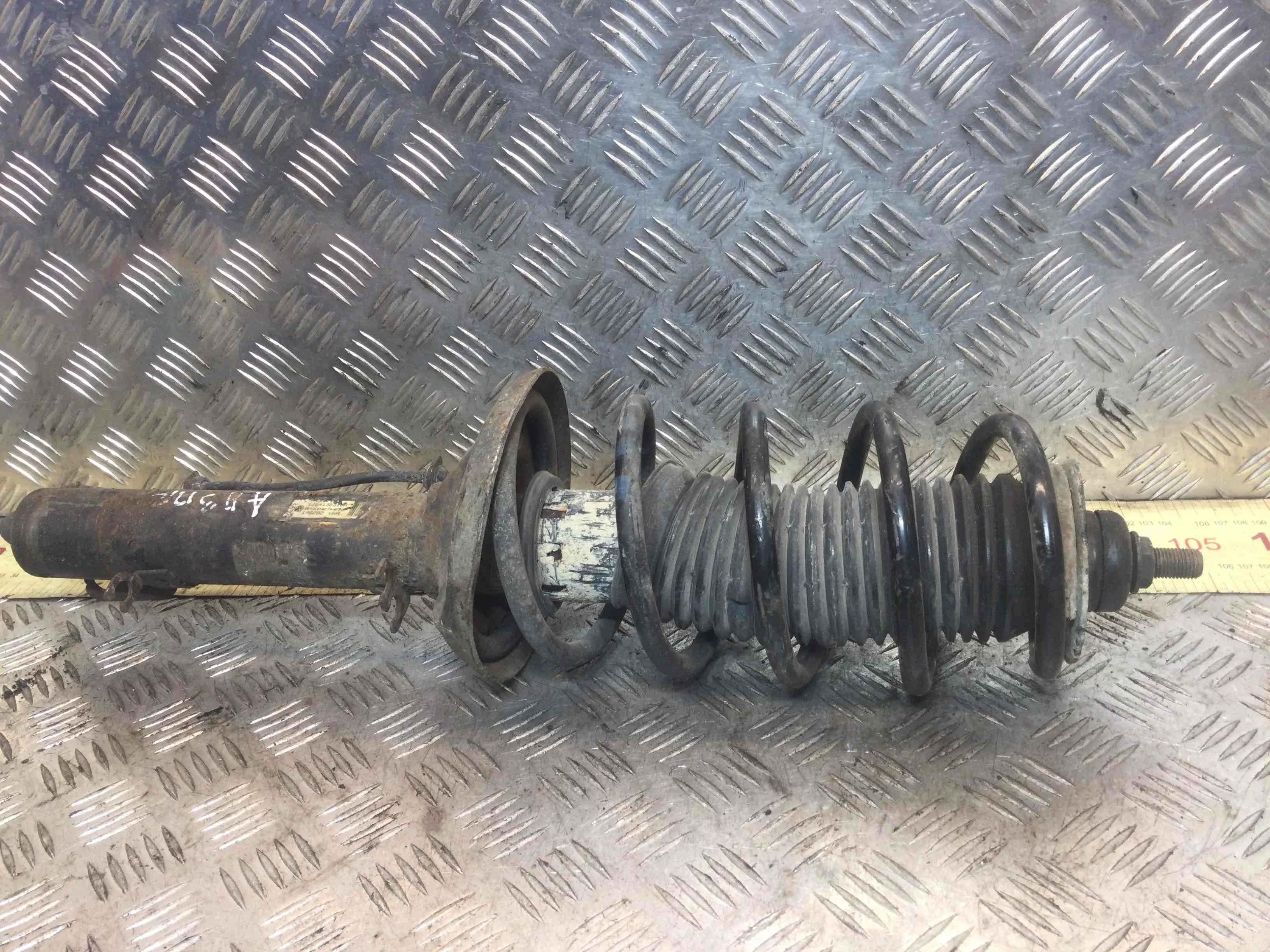 Стойка передняя левая Audi A3 8L (1996-2000) бензин 1.6 i Механика Х/б