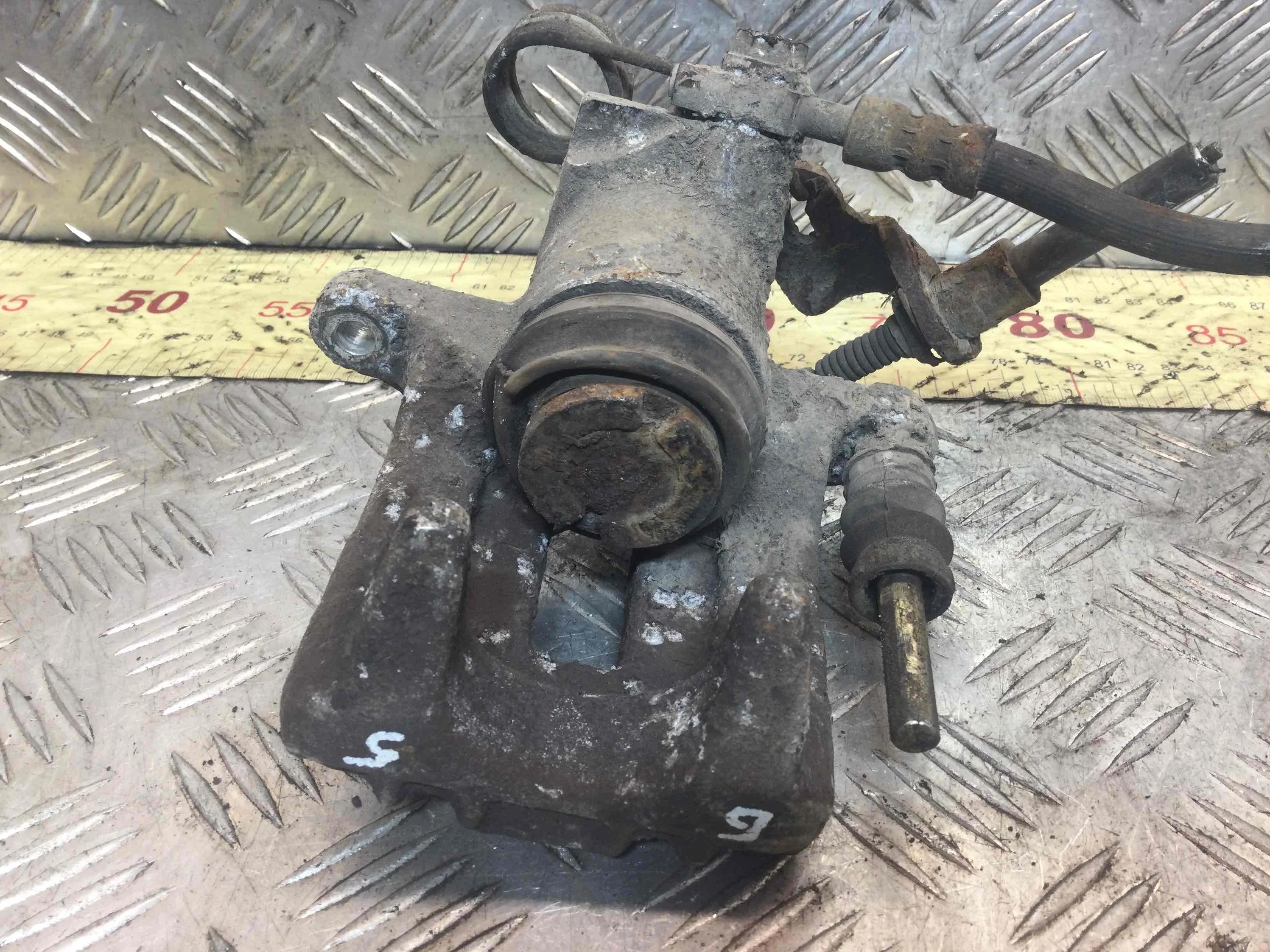 Суппорт задний левый Volkswagen Passat B5 (1996-2000) бензин 1.6 i Механика Универсал