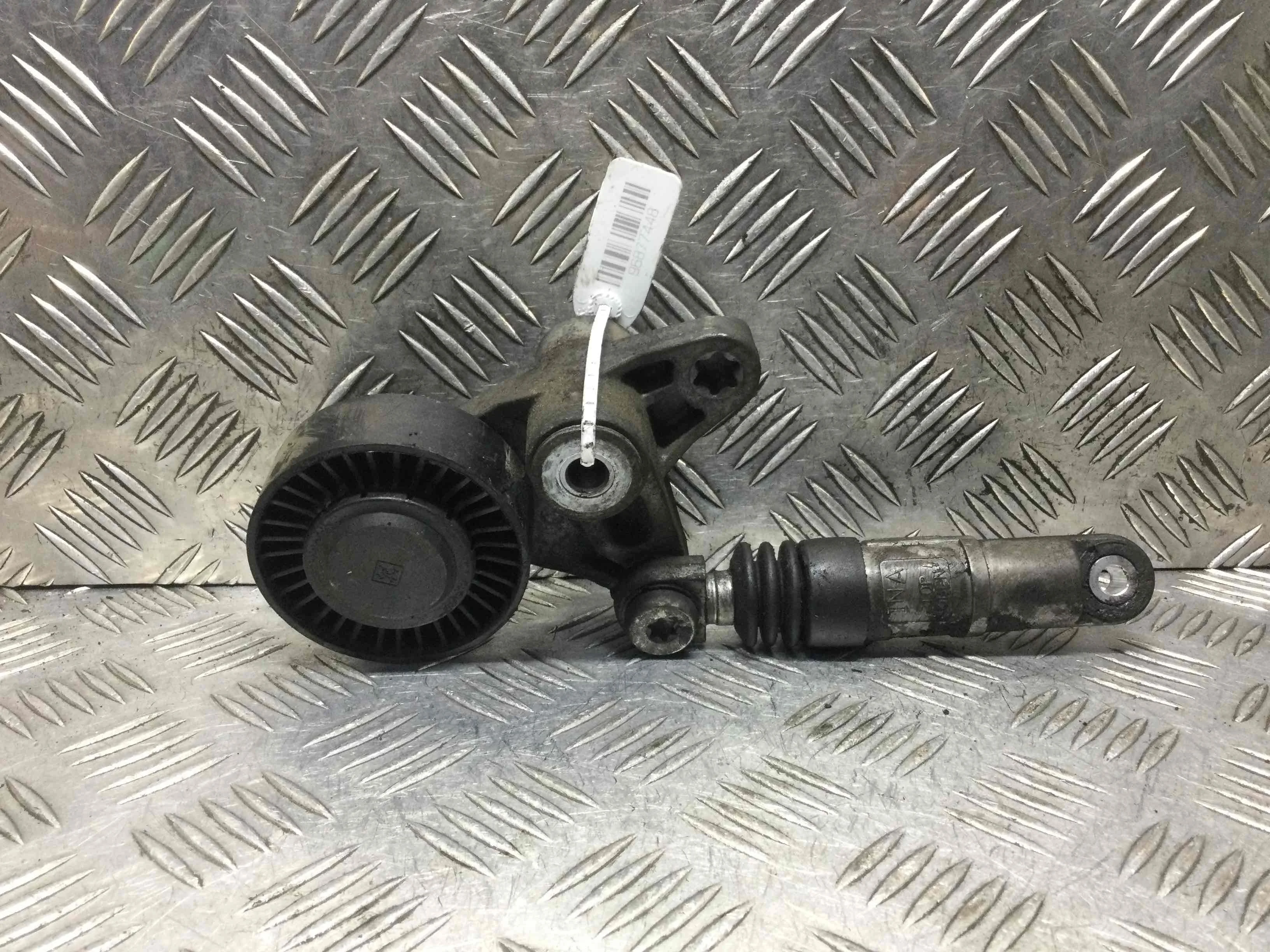 Натяжитель ремня генератора Audi A4 B7 (2004-2008) дизель 2.7 TDI Вариатор Седан