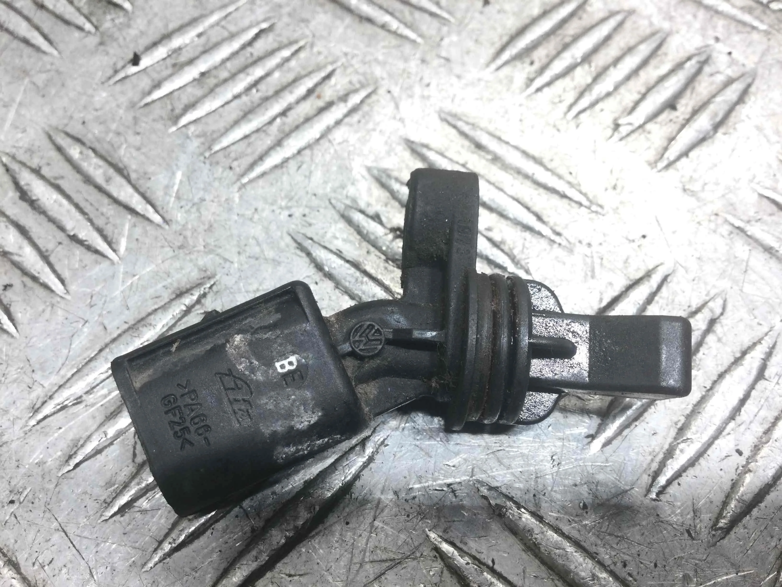 Датчик ABS Volkswagen Amarok 1 поколение (2010-2016) дизель 2.0 TDI Механика Пикап