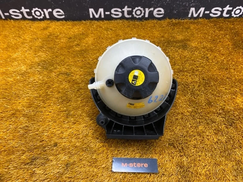 Бачок расширительный Bmw 1-Series 2011 17137609470 F20 N13B16A