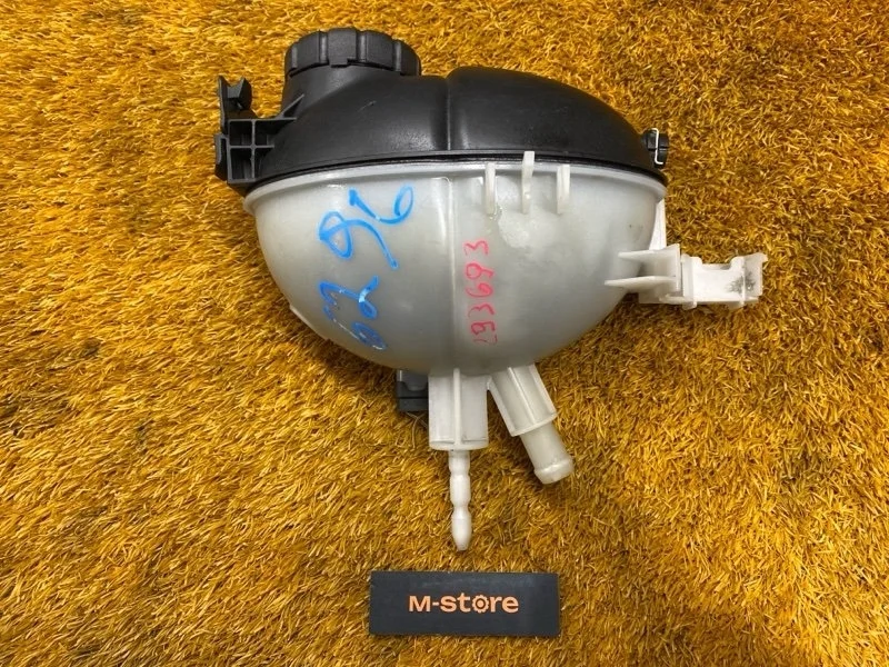 Бачок расширительный Mercedes-Benz E-Class 2009 A2045000549 W212 272.952