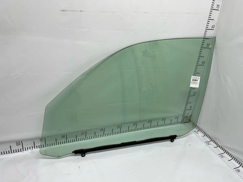 Стекло двери TOYOTA Land Cruiser 2015 6810260631 URJ200 1VD-FTV 4.5, переднее левое