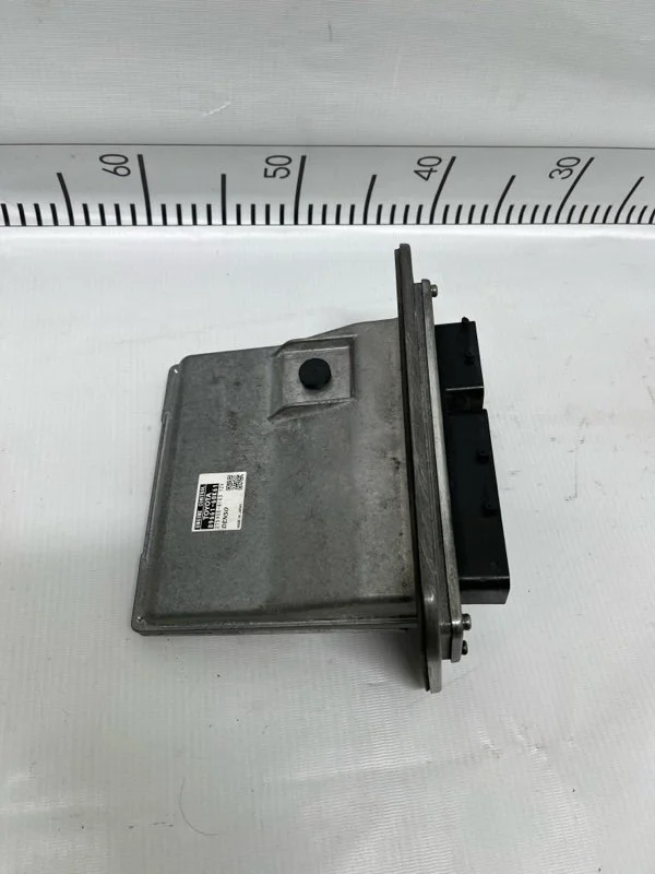 Блок управления двигателем TOYOTA Land Cruiser 2015 8966160K61 URJ200 1VD-FTV 4.5