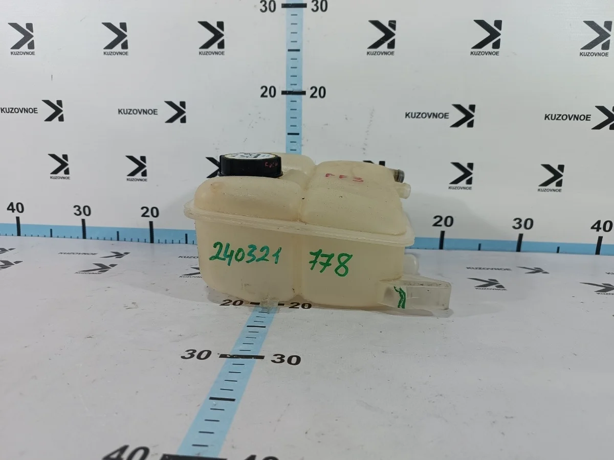 Бачок расширительный Ford Focus 2012 CB8