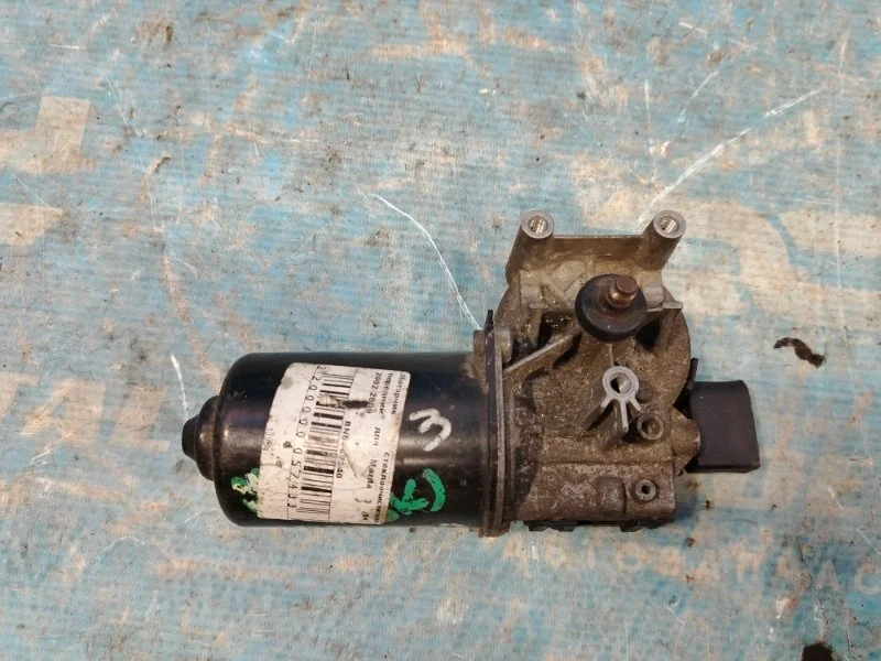 Моторчик стеклоочистителя передний Mazda 3 BK