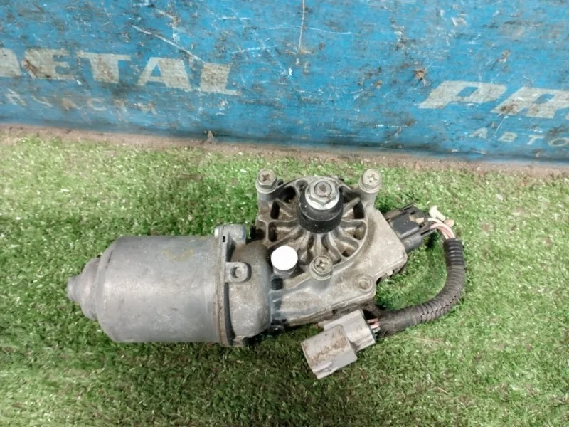 Моторчик стеклоочистителя передний Toyota Camry