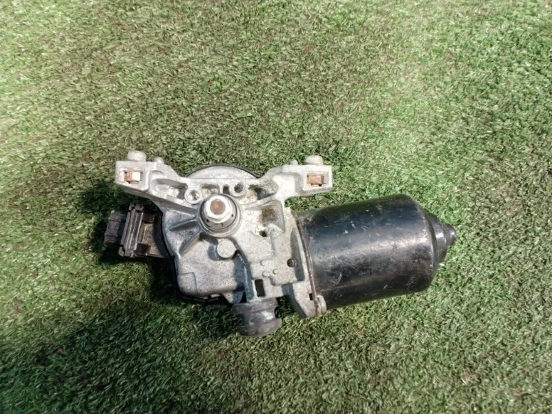 Моторчик стеклоочистителя передний Toyota Corolla