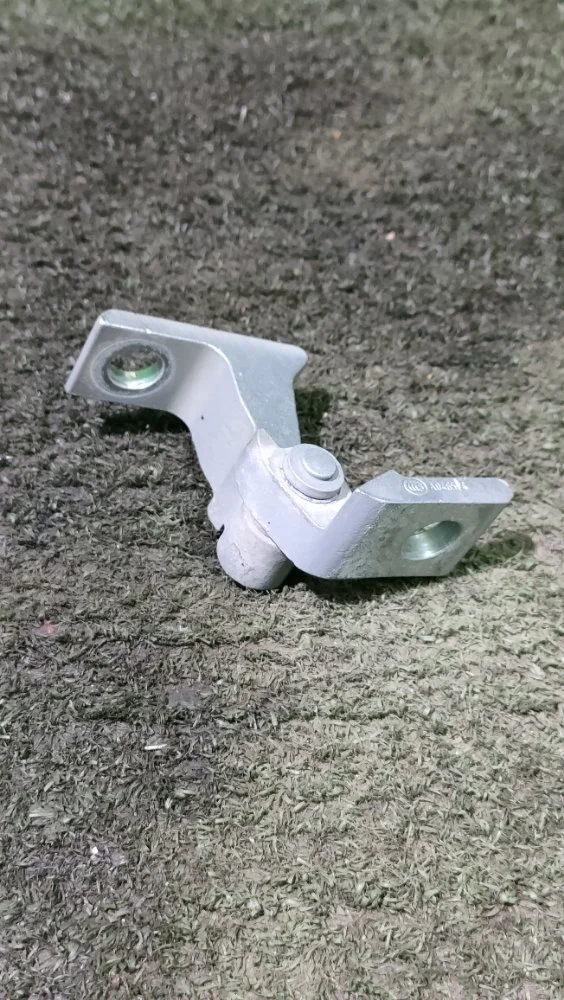 Петля двери Volkswagen Tiguan 2017 8X0831403B 2 CZDA, передняя левая