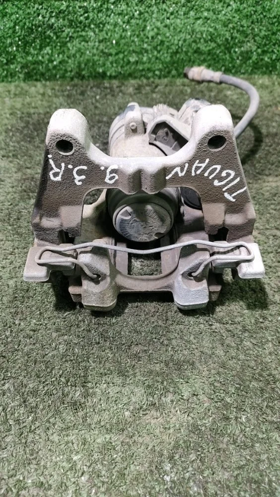 Суппорт Volkswagen Tiguan 2017 3Q0615424 2 CZDA, задний правый