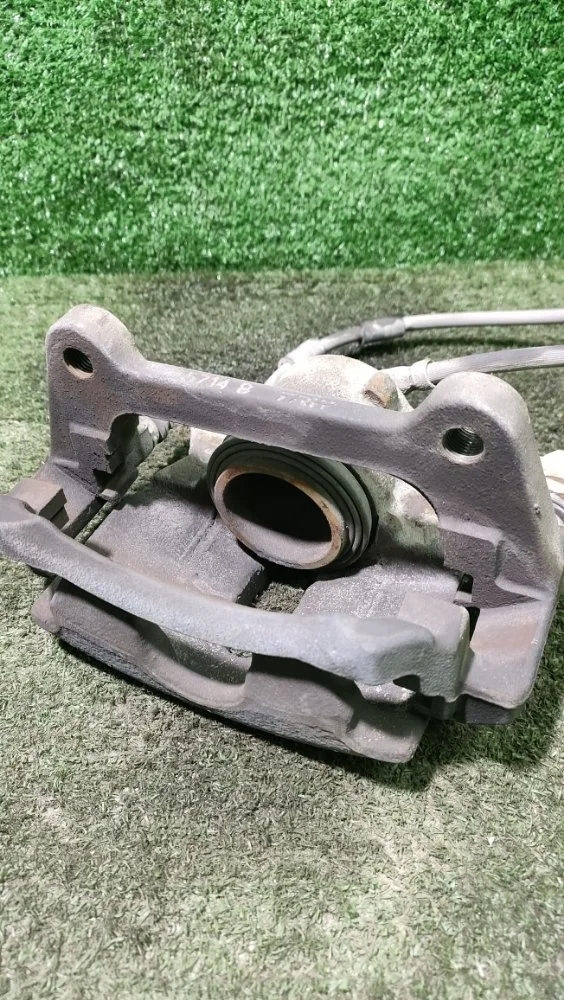 Суппорт Volkswagen Tiguan 2017 8V0615124D 2 CZDA, передний правый