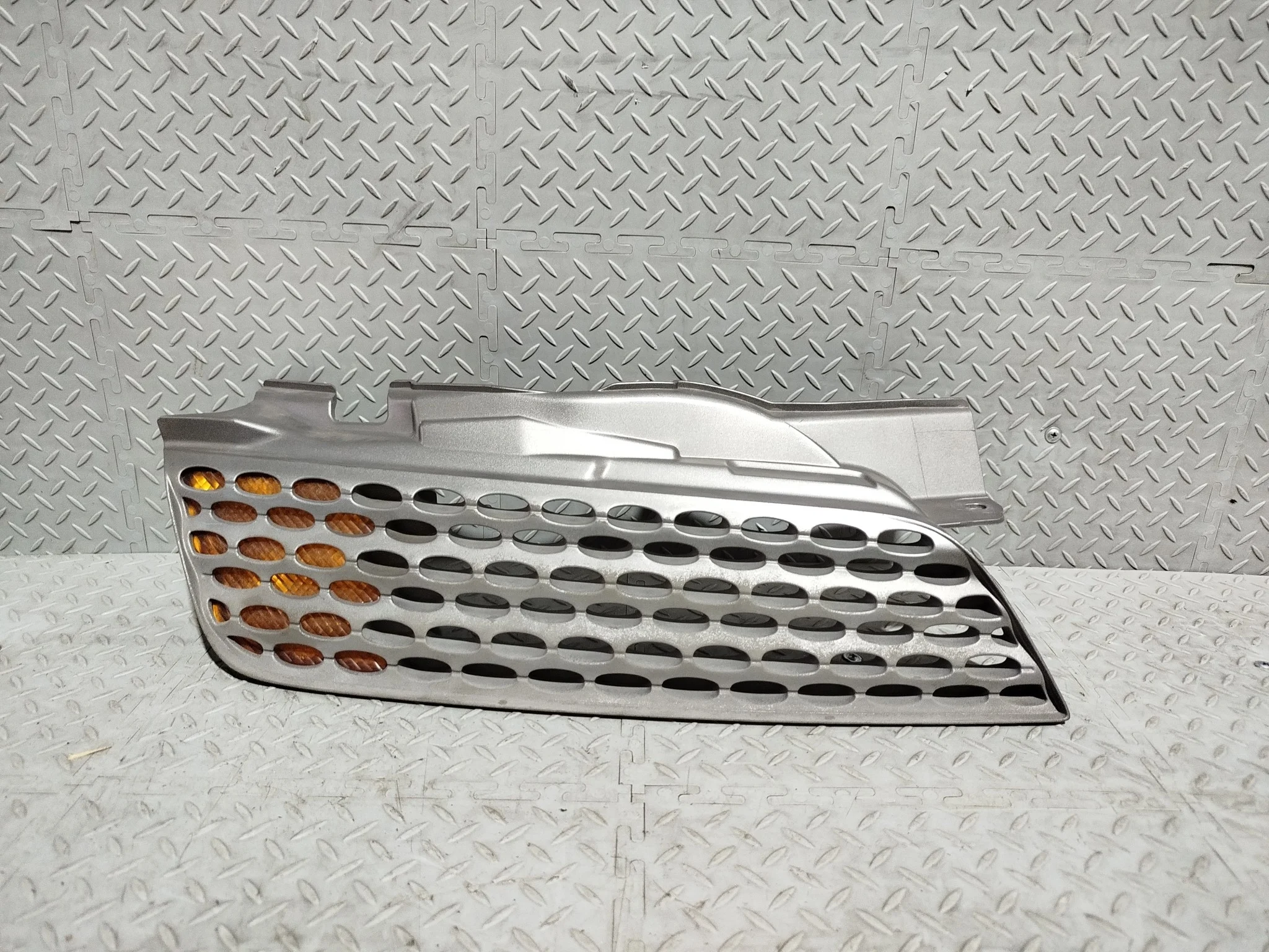 РЕШЕТКА РАДИАТОРА NISSAN ПРАВО 62320AX000 FA388Z