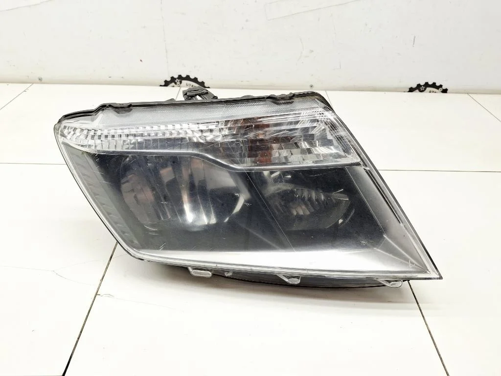 Фара правая Nissan Terrano D10