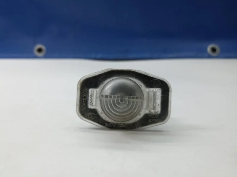 Подсветка номера Toyota Corolla 2008 8127012520 E150