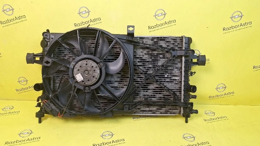 Радиатор охлаждения Opel Astra H (2004—2007)