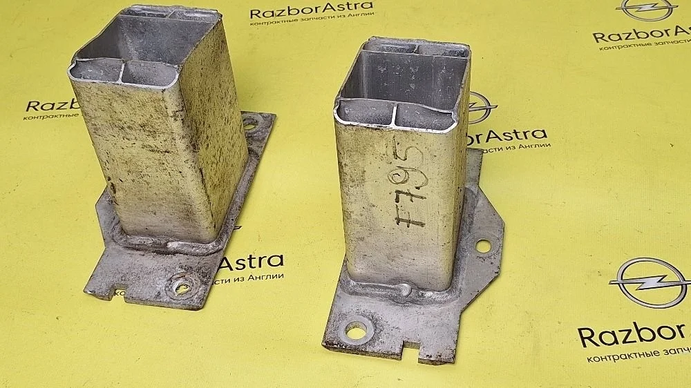 Кронштейн усилителя бампера Opel Astra GTC J (2009—2012)