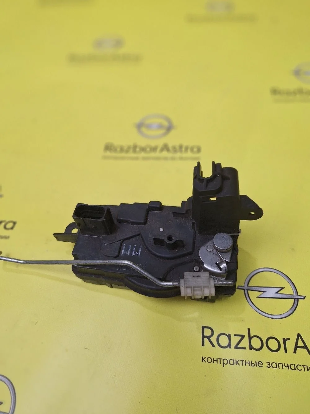 Замок двери передней правой Opel Astra H (2004—2007)