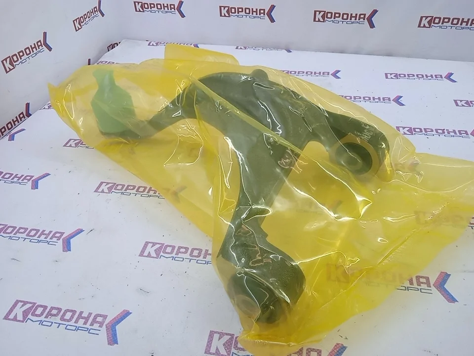 Рычаг задний верхний правый "