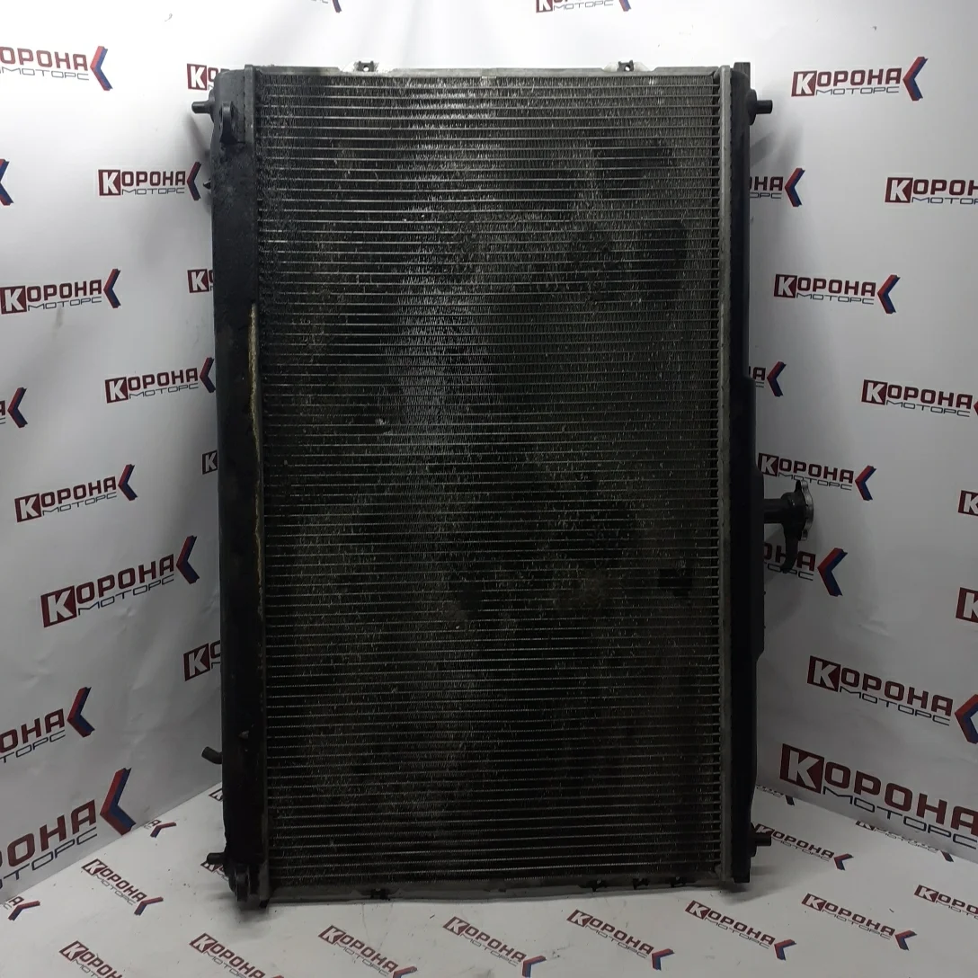 Радиатор охлаждения двигателя Б/У замяты соты,возможно нужна пайка