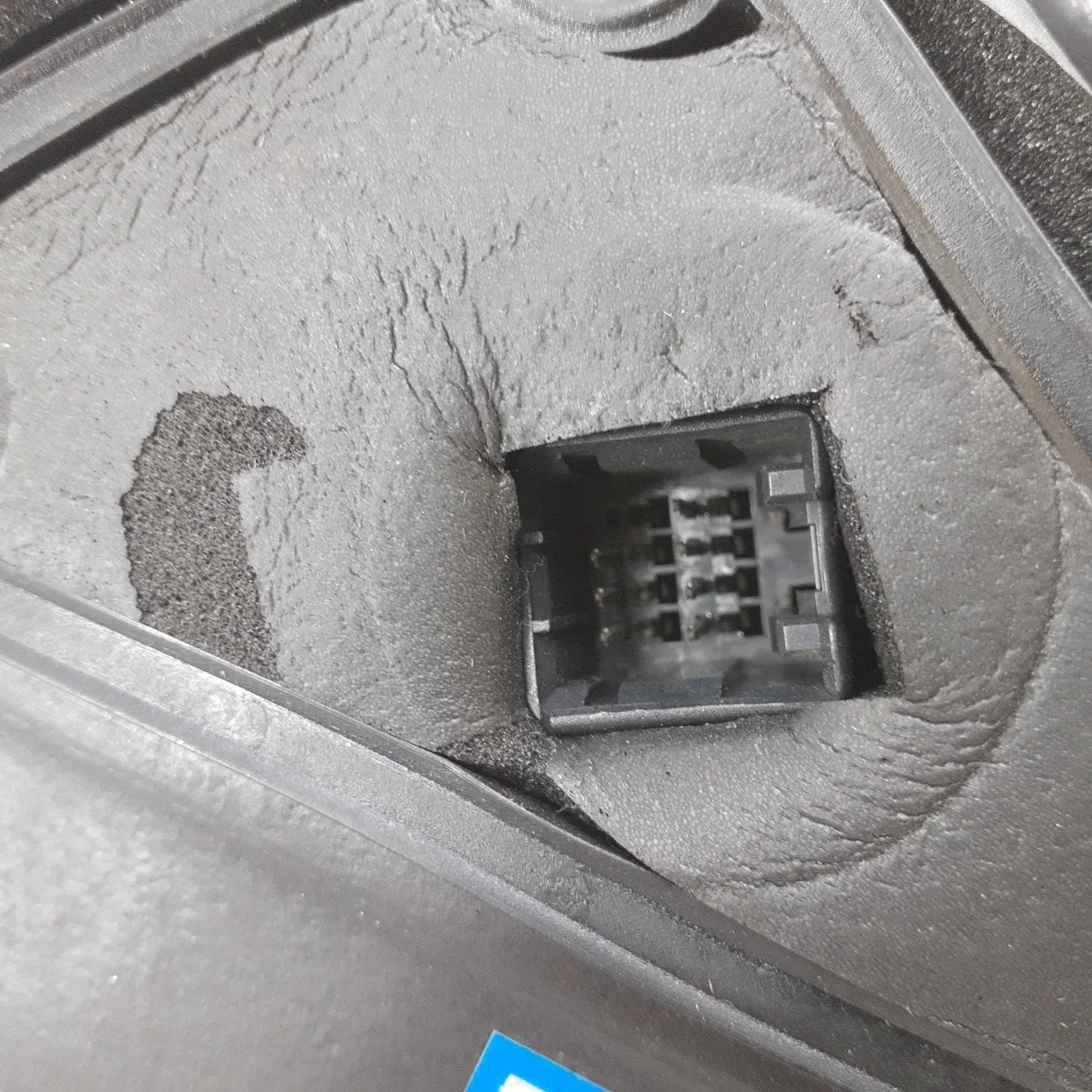 Зеркало левое Б/У цвет черный,потертости,7 конт