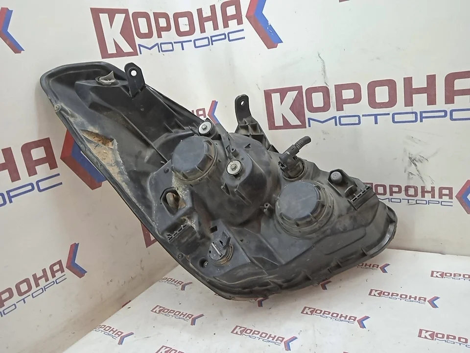 Фара передняя левая Б/У стекло под полировку