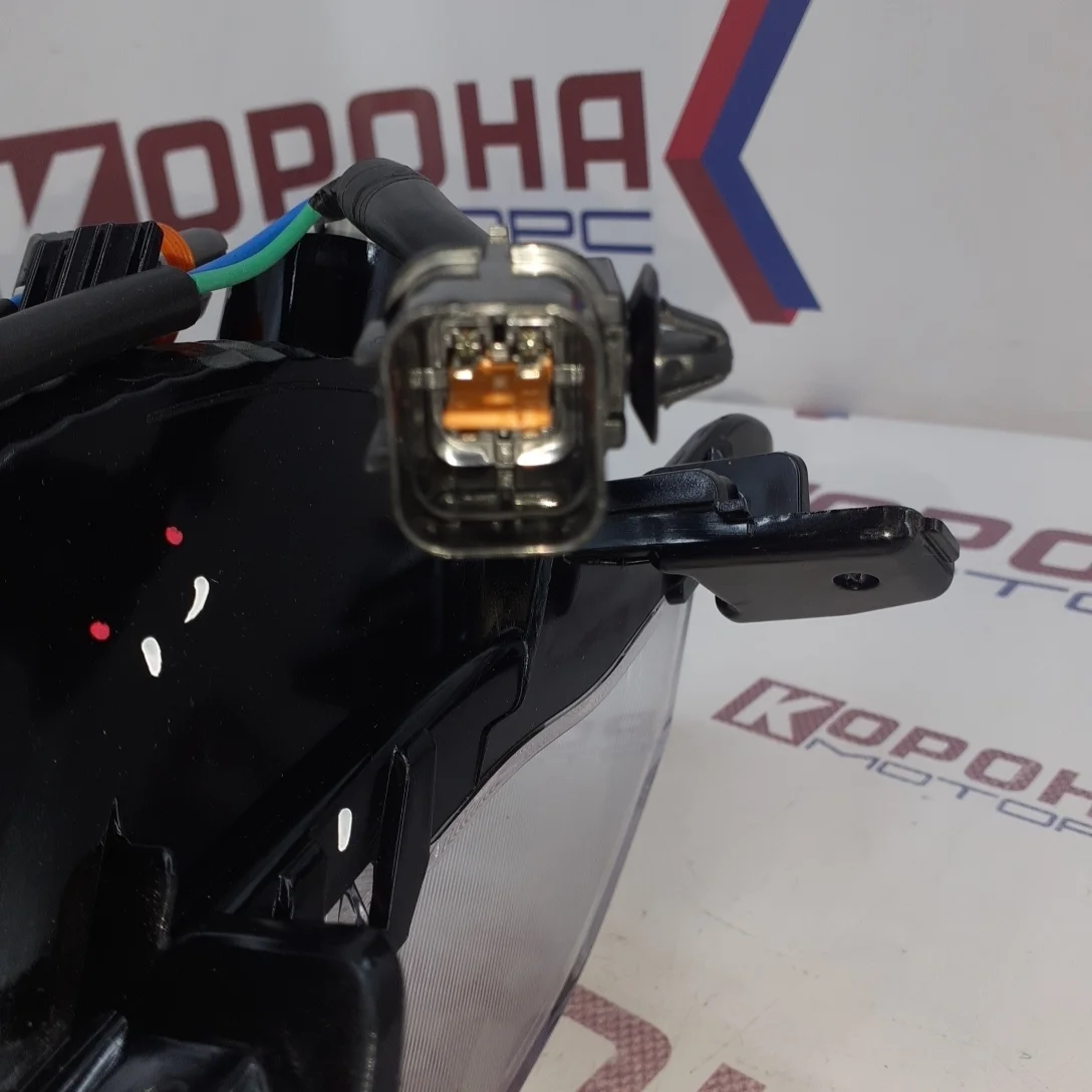 Противотуманная фара правая "