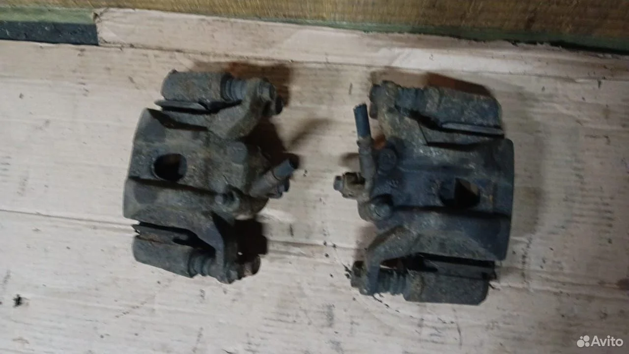 Суппорт тормозной задний инфинити qx56 z62