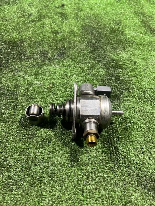 Топливный насос высокого давления Audi A3 2010 06H127025N 8P CDA