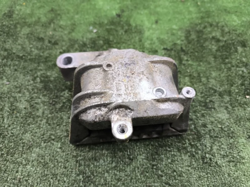 Подушка двигателя volkswagen Golf 2012 1K0199262M 6 CCZ