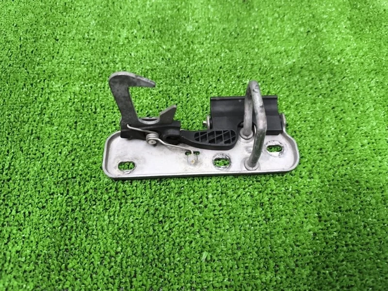 Крюк капота volkswagen Golf 2012 1Q0823480 6 CCZ