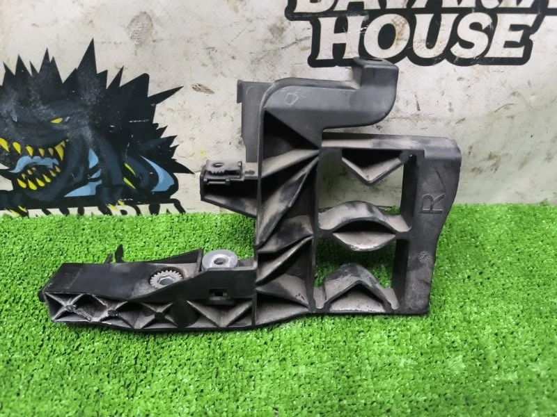 Кронштейн фары правой Audi A7 2012 4G8805608 4G CGW