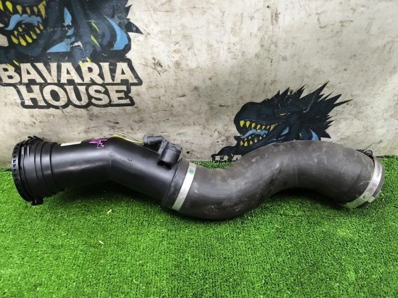 Патрубок интеркулера BMW 1 2011 13717597588 F20 N13B16A