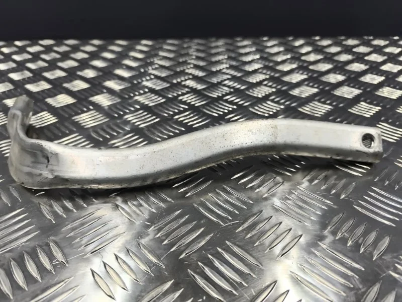 Кронштейн крыла переднего Audi A8 2017 4H0821259C D4 CTG, левый