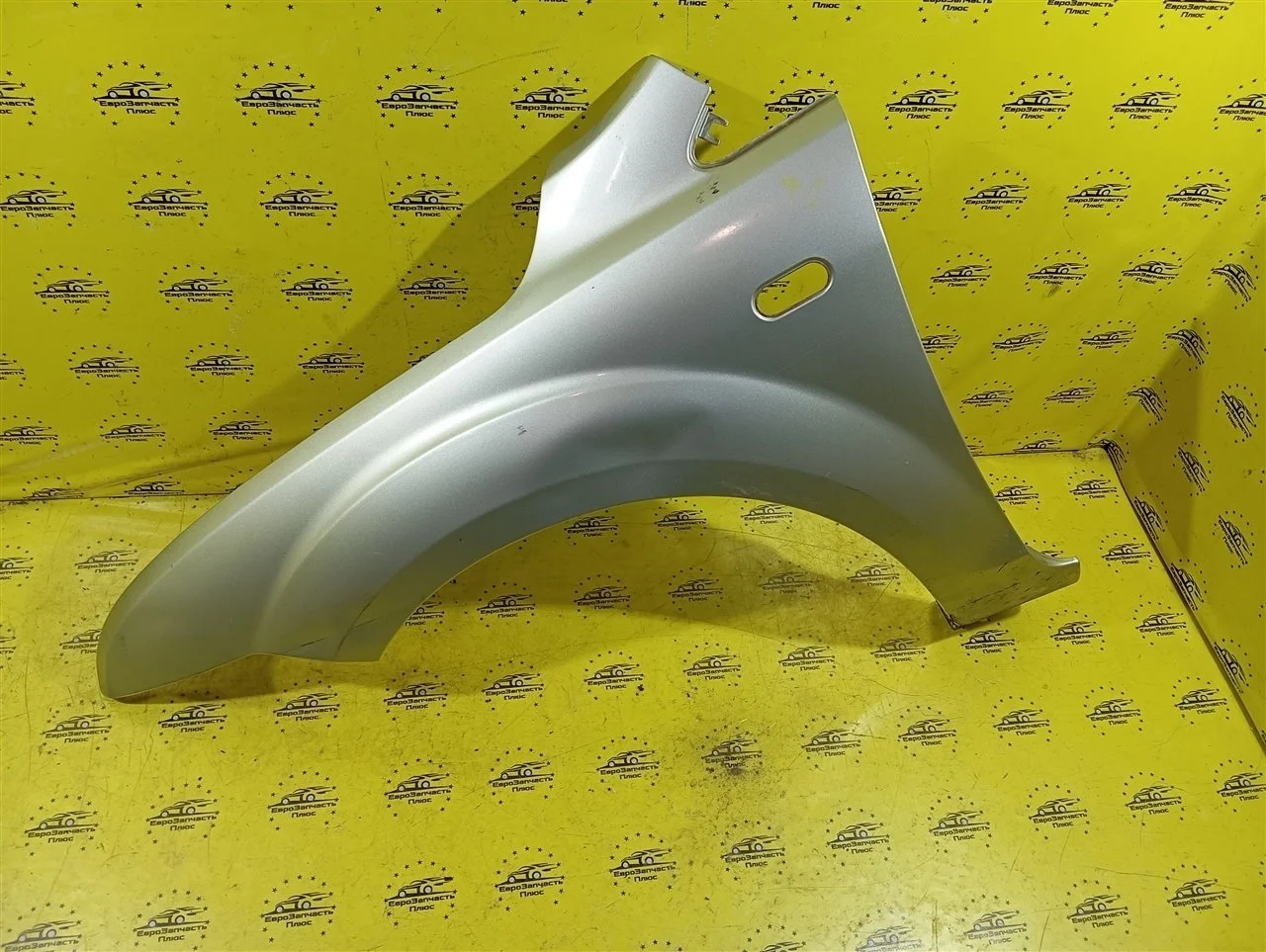 Крыло дефект Ford Focus 2 1521597, переднее левое