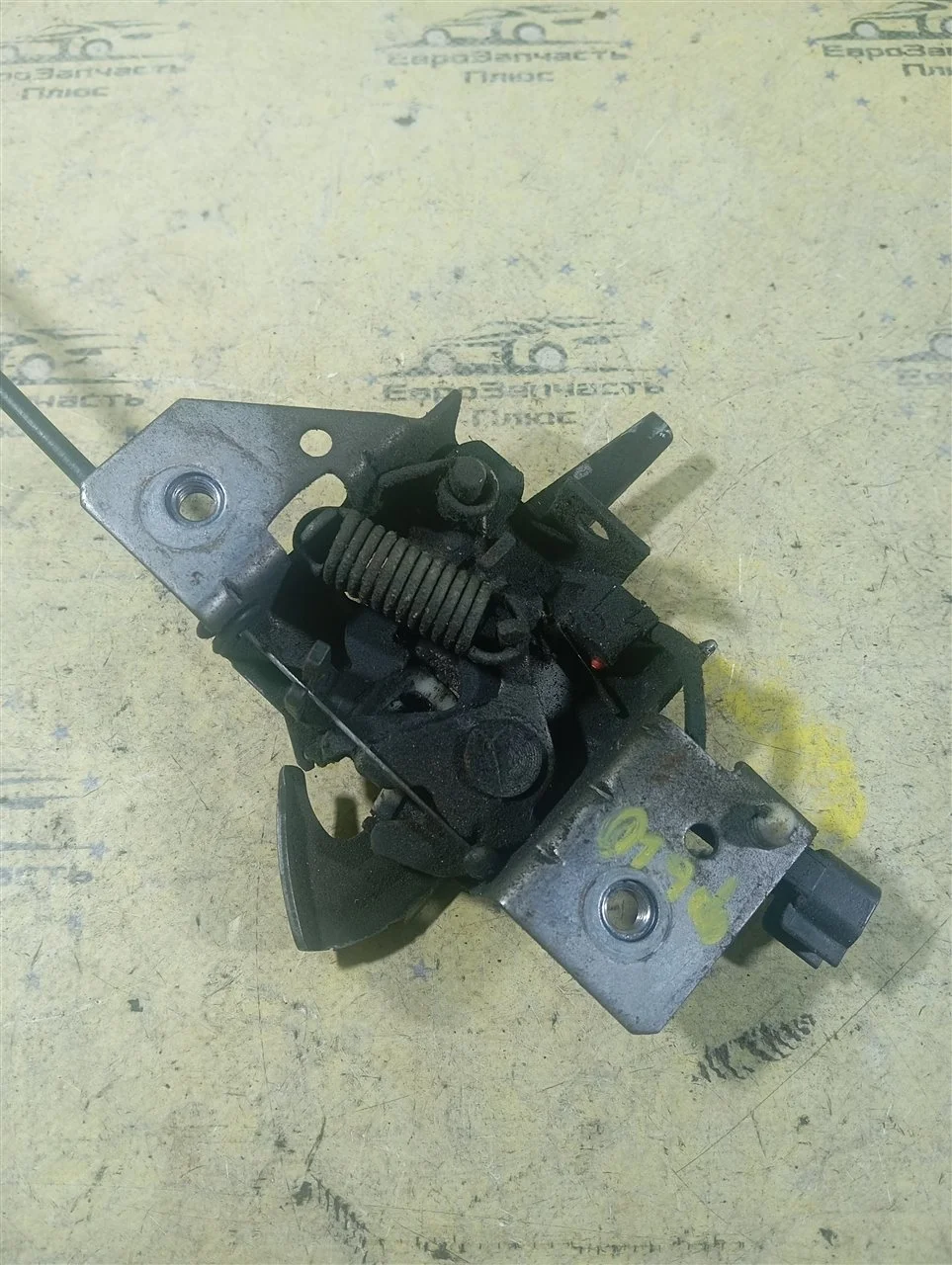 Замок капота Ford Fusion 1300444 B226